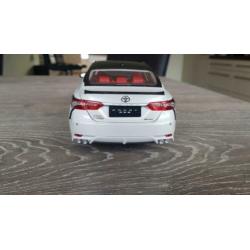 Toyota Camry sport schaal 1:18