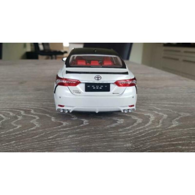 Toyota Camry sport schaal 1:18