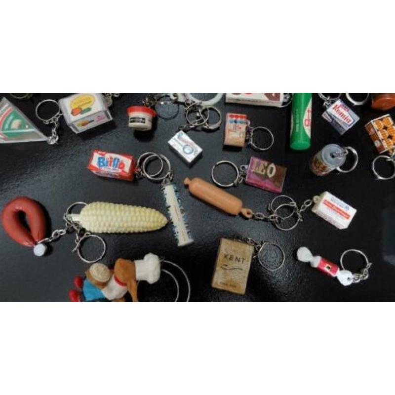 Grote verzameling Vintage Retro sleutelhangers 145 STUKS **