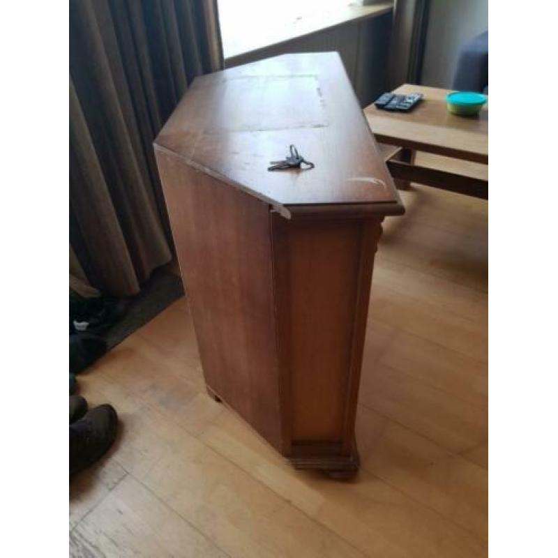 mooie tv hoek tvkast plus zelfde stijl dressoir met spiegel