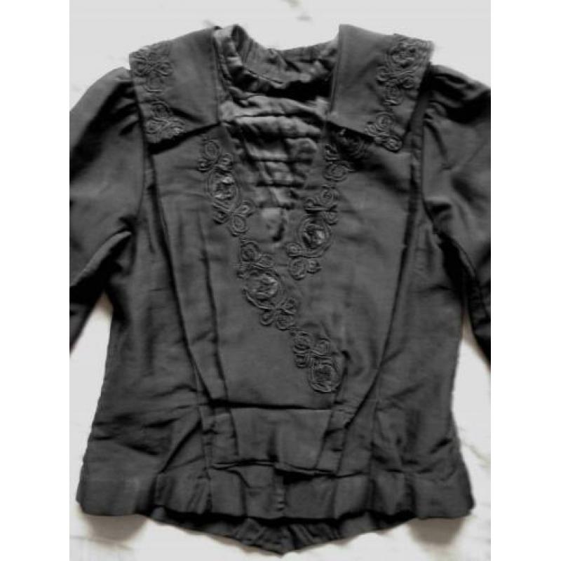 Prachtige antieke bodice met mooie borduursels M 38