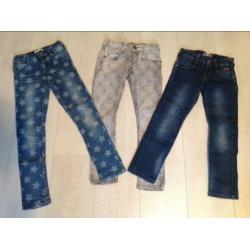 Diverse jeans model skinny, maat 122 en 128.