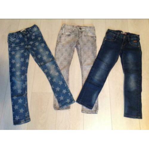 Diverse jeans model skinny, maat 122 en 128.
