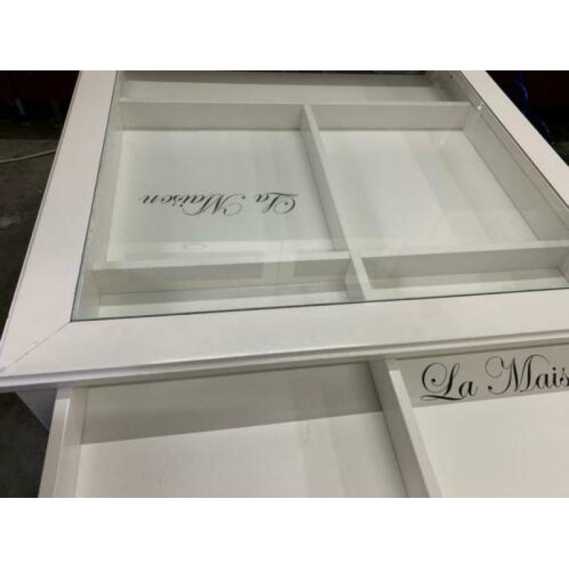 Mooie Salontafel vitrine tafel La Maison