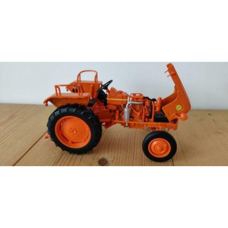 Universal Hobbies Renault D22 - Nieuw - Schaal 1:16
