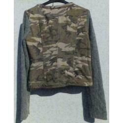 YAYA army camouflage sportief jasje met angora mouw mt 40