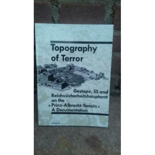 Diverse boeken ww2 zie foto's
