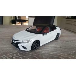 Toyota Camry sport schaal 1:18