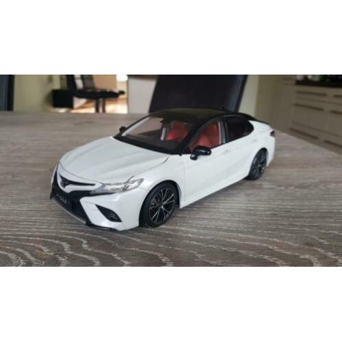 Toyota Camry sport schaal 1:18