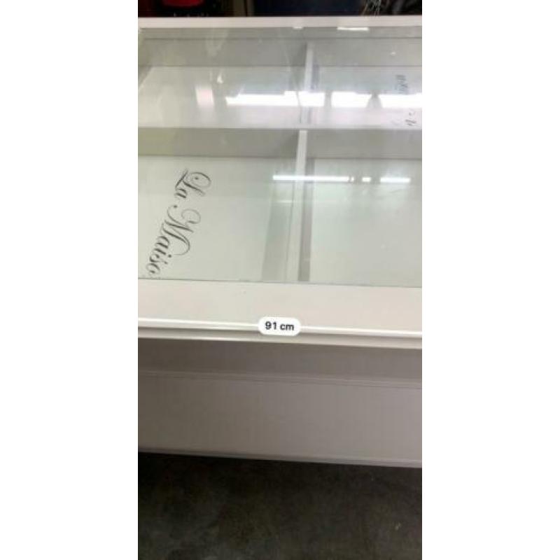 Mooie Salontafel vitrine tafel La Maison