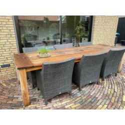 tuinset, teakhouten tafel (3m) met wicker stoelen