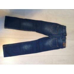Diverse jeans model skinny, maat 122 en 128.