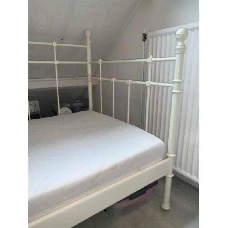 Eenpersoonsbed met matras (wit)
