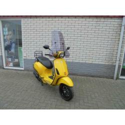 AKTIE! nieuwe VESPA SPRINT S MAT GEEL SNOR 25KM BJ2019