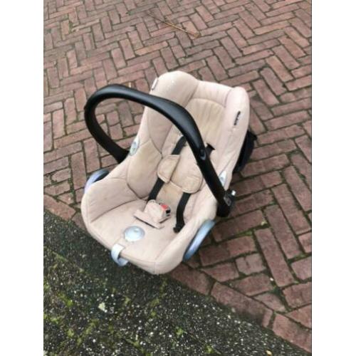 Maxi cosi cabrio 0-1 jaar, inclusief voetenzak en baby inzet