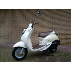 Sym Mio 50 4 Takt Limited Edition bromscooter (45KM) 6410KM!