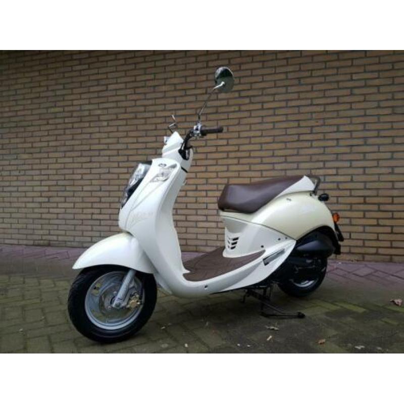 Sym Mio 50 4 Takt Limited Edition bromscooter (45KM) 6410KM!