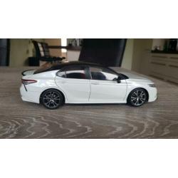 Toyota Camry sport schaal 1:18