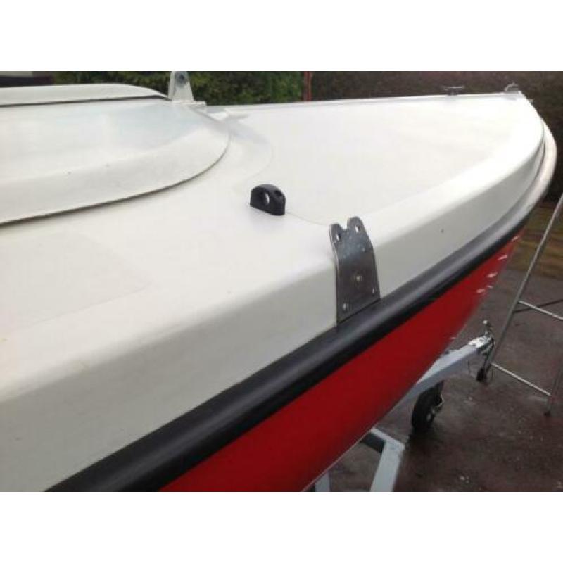 Ufo zeilboot ...met Yamaha 4pk motor en kar / trailer ....