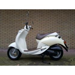 Sym Mio 50 4 Takt Limited Edition bromscooter (45KM) 6410KM!