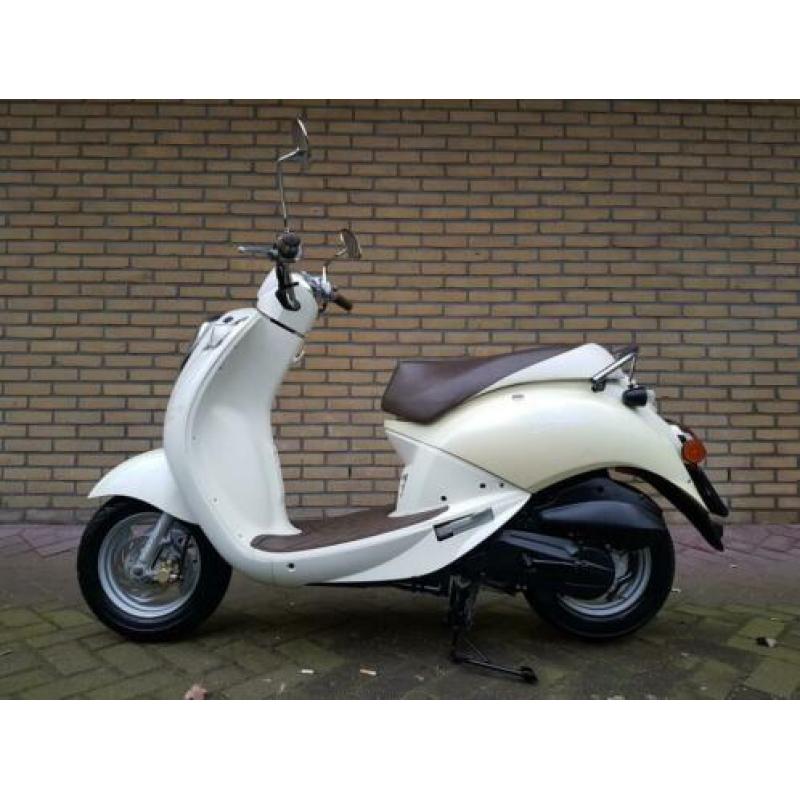 Sym Mio 50 4 Takt Limited Edition bromscooter (45KM) 6410KM!
