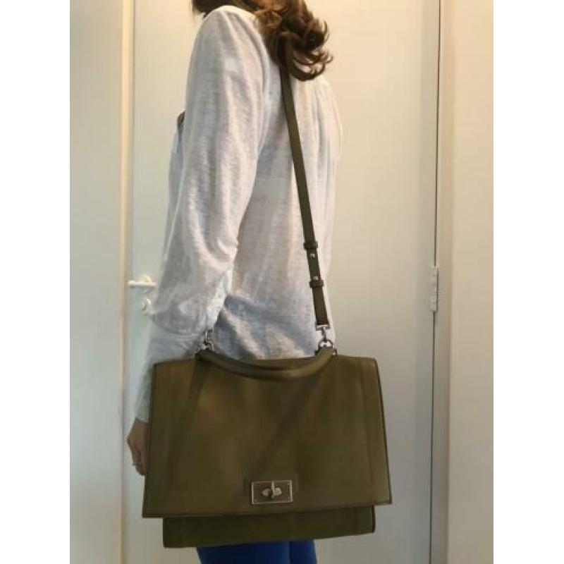 Givenchy sharklock bag medium in Khaki/Groen
