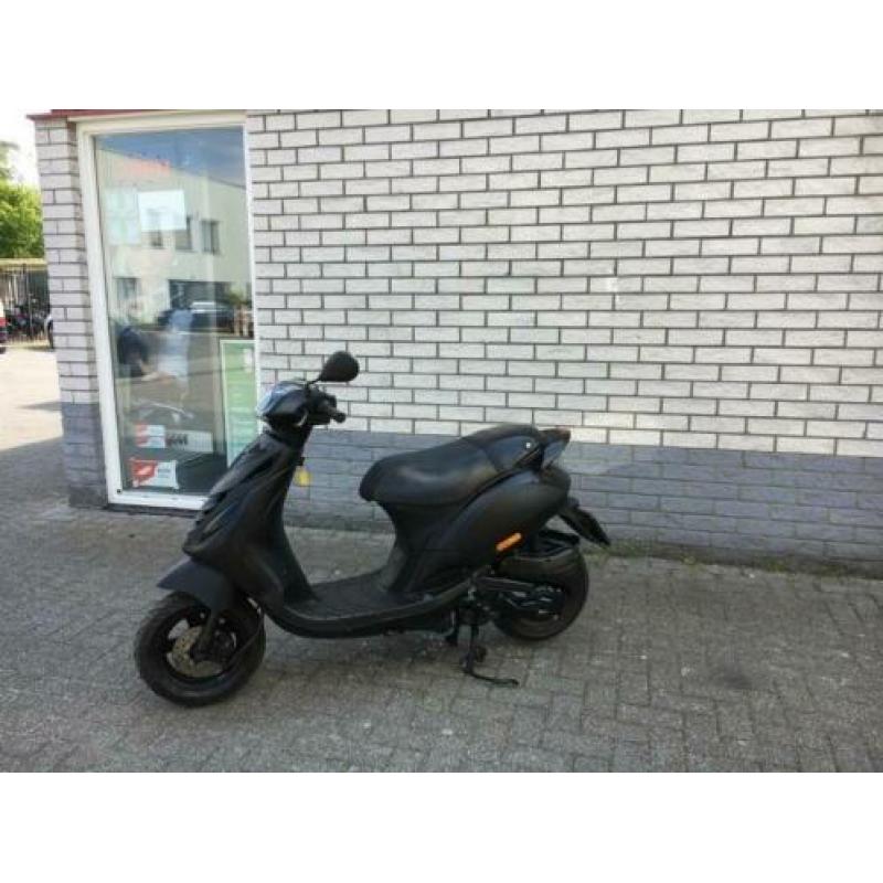 Aktie! piaggio zip sp 45km brom 4t mat zwart bj2015 6000km