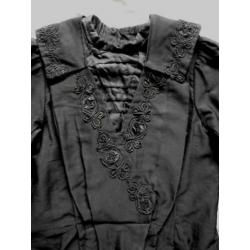 Prachtige antieke bodice met mooie borduursels M 38