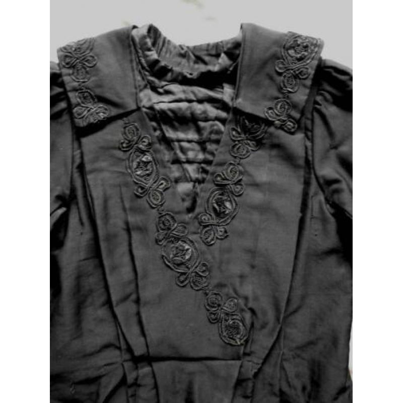 Prachtige antieke bodice met mooie borduursels M 38