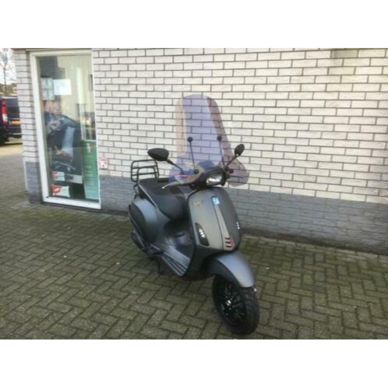 Aktie! vespa sprints 25km snor mat grey bj2016 7000km 4-takt