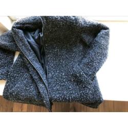 Grijs bouclé jas met bontkraag maat 46