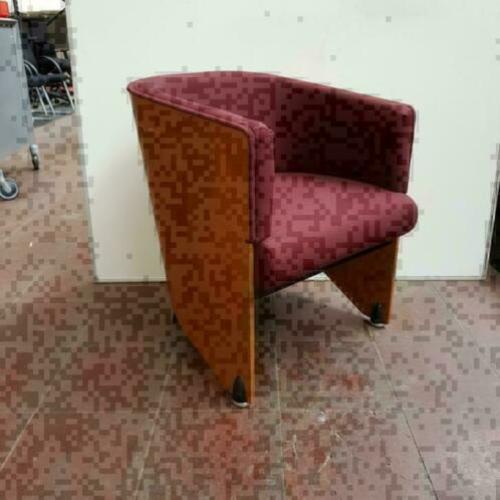 Fauteuil met houten ronde rug en rode stof, KSB Breda FL022