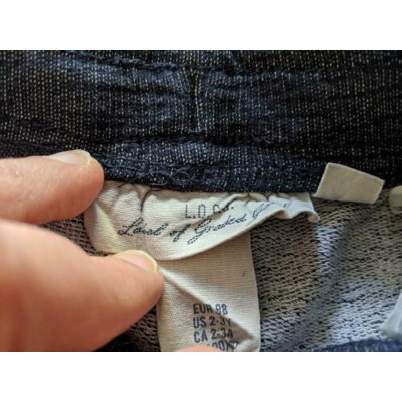 H&M joggingbroek, heel leuk model met kleine gaatjes mt 98