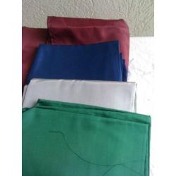 veel coupons voeringstof veel kleuren/lappen stof