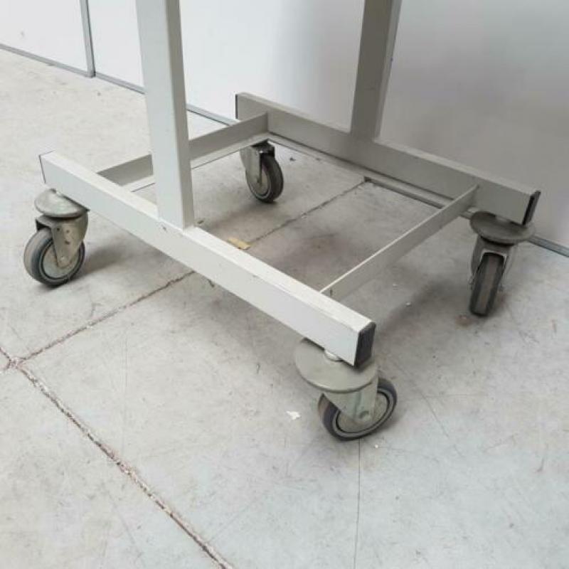 Magazijnkar transportkar met trespa blad
