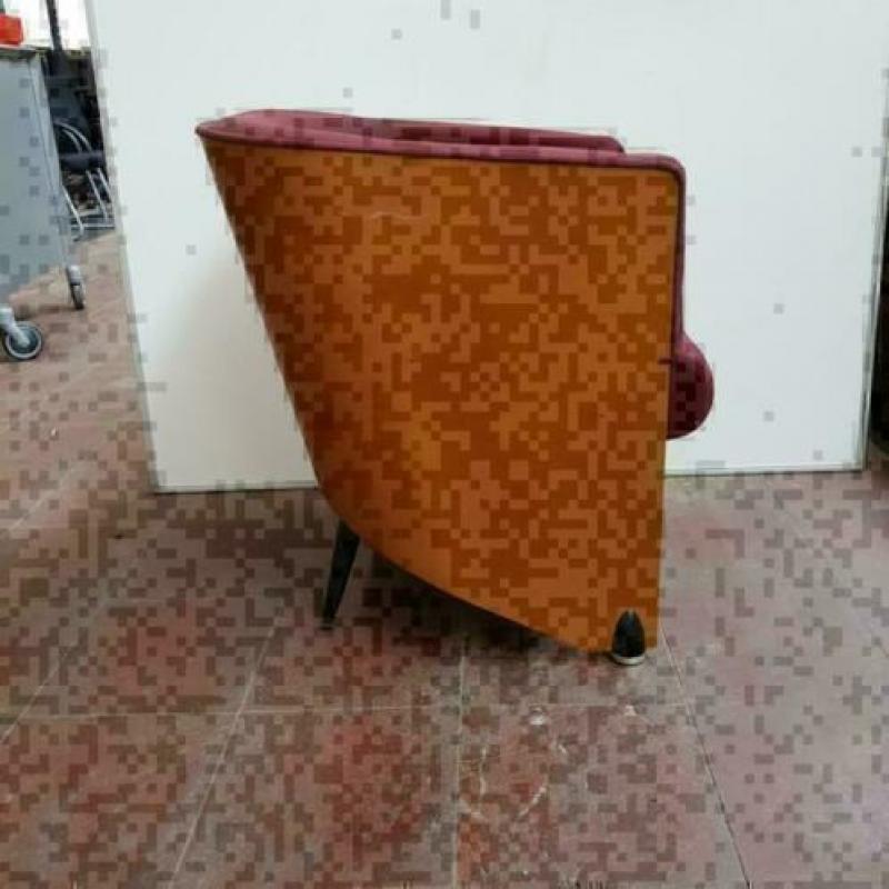 Fauteuil met houten ronde rug en rode stof, KSB Breda FL022