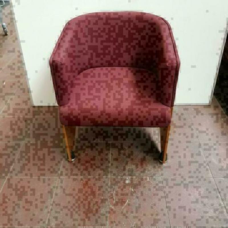 Fauteuil met houten ronde rug en rode stof, KSB Breda FL022