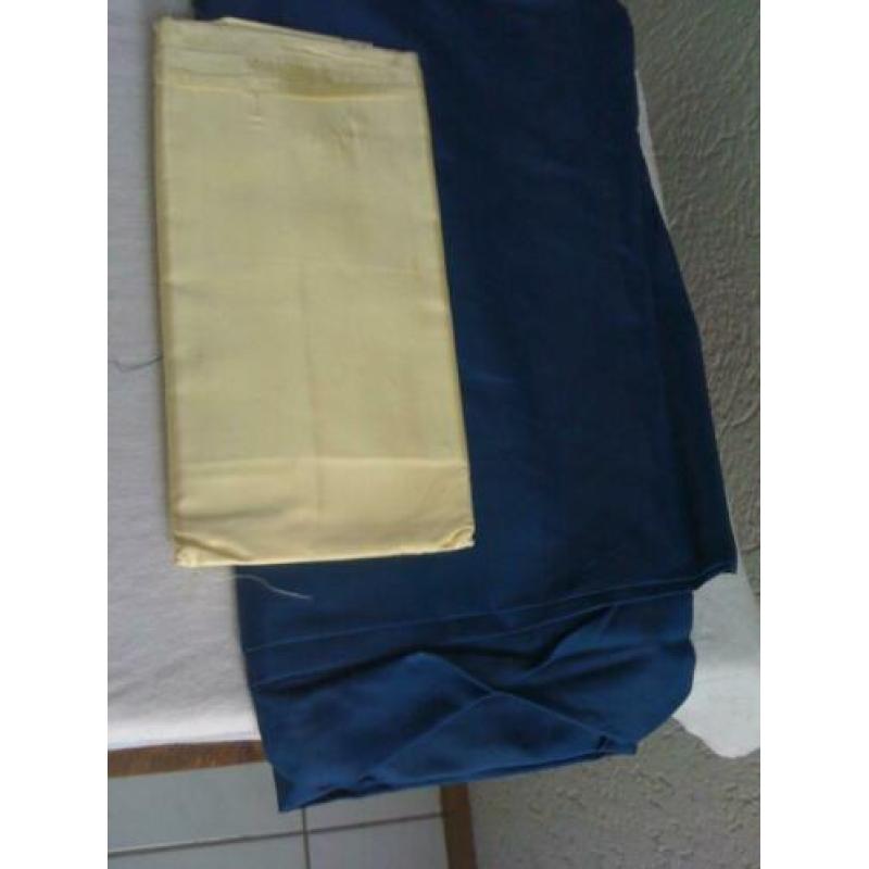 veel coupons voeringstof veel kleuren/lappen stof