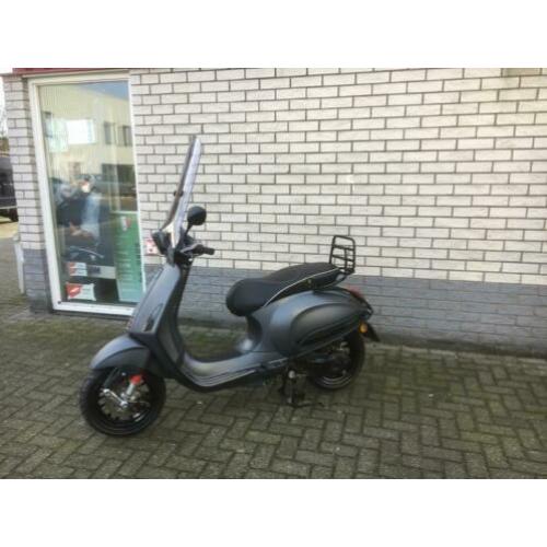 Aktie! vespa sprints 25km snor mat grey bj2016 7000km 4-takt