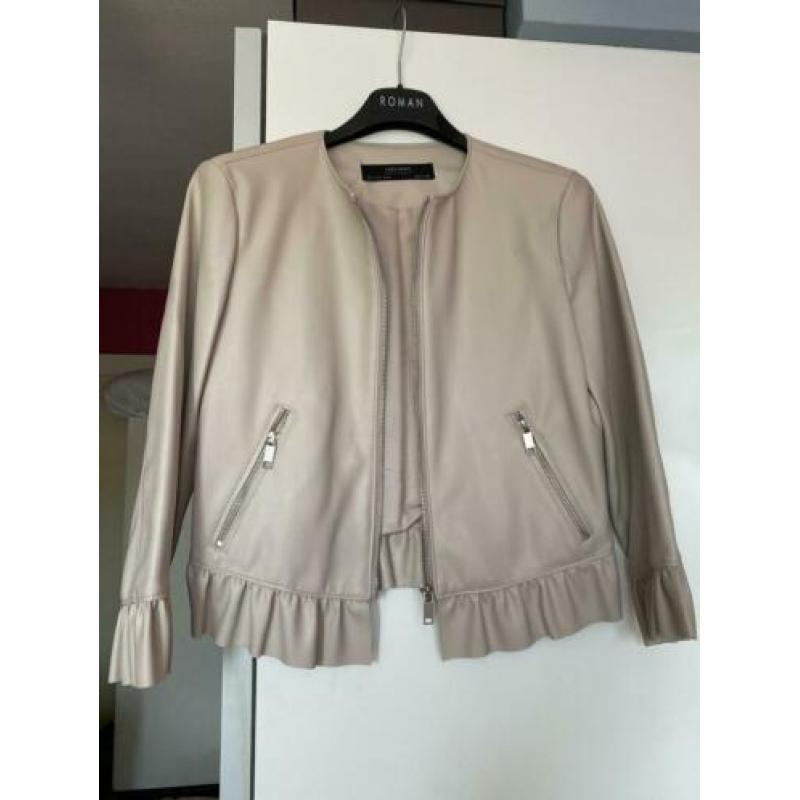 Diverse blazers, jasjes, mantels in maten xs, s