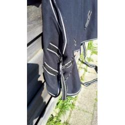 Fleece deken met vaste hals