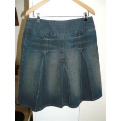 C106 Green Hills mt 40 rok denim spijkerrok plooien