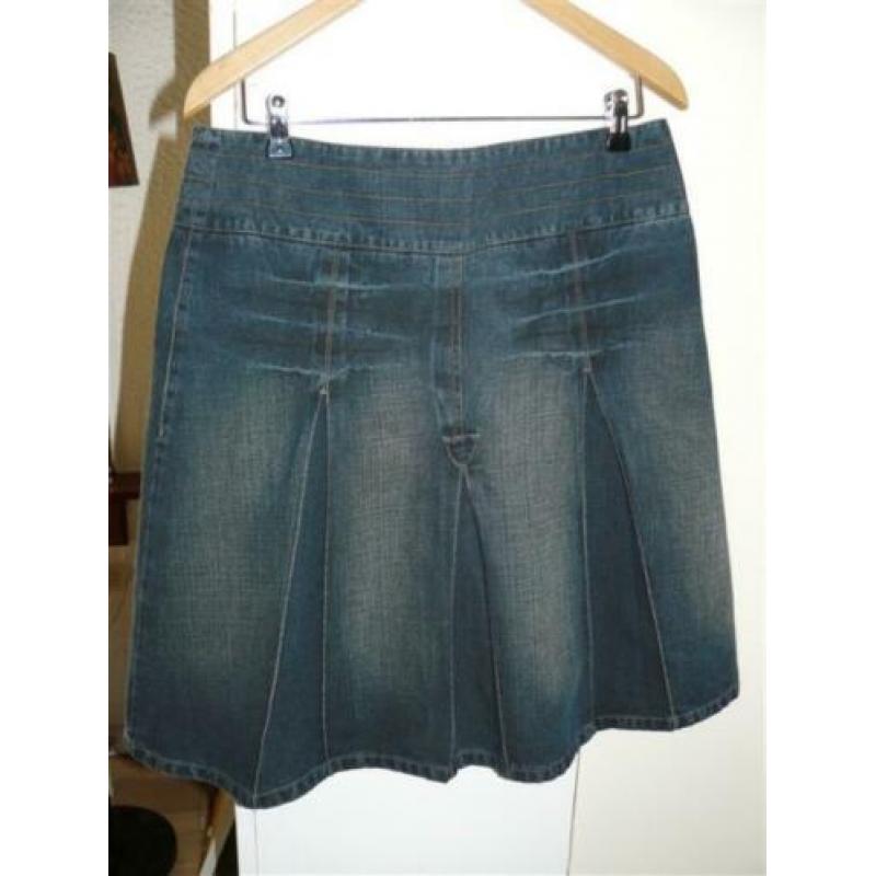 C106 Green Hills mt 40 rok denim spijkerrok plooien