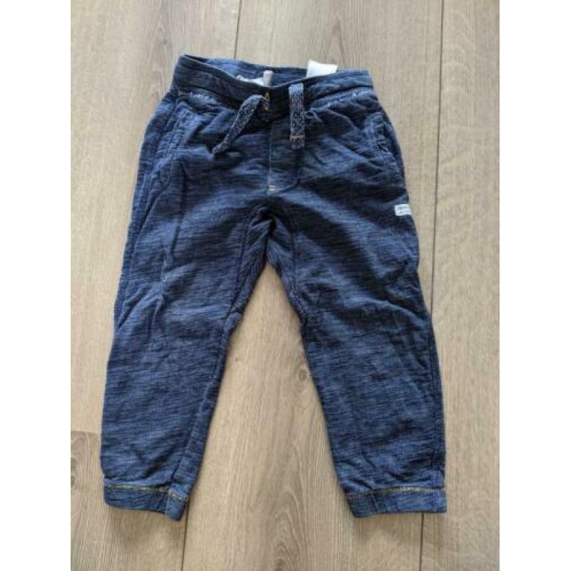 H&M joggingbroek, heel leuk model met kleine gaatjes mt 98