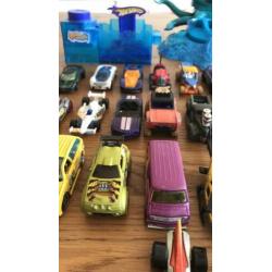 Hotwheels 32 stuks + octopus onderdelen