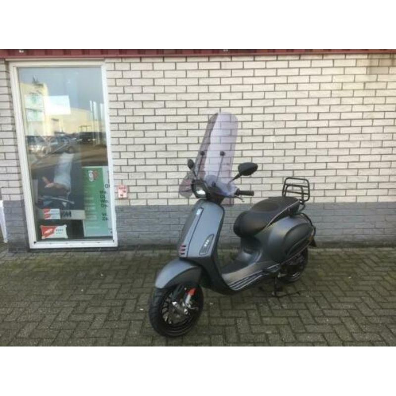 Aktie! vespa sprints 25km snor mat grey bj2016 7000km 4-takt