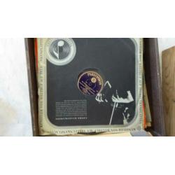 slingergrammofoon ULTRAPHONE, 32 platen