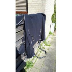 Fleece deken met vaste hals