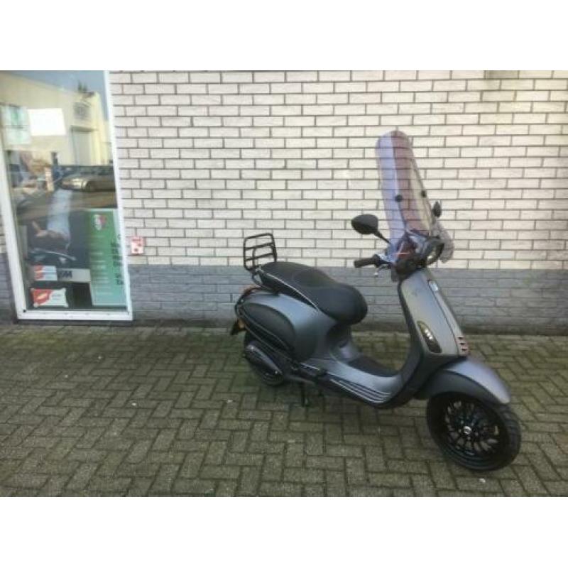 Aktie! vespa sprints 25km snor mat grey bj2016 7000km 4-takt