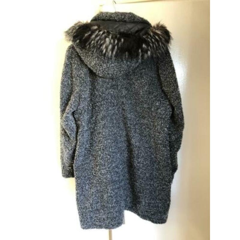 Grijs bouclé jas met bontkraag maat 46